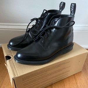 DR. MARTENS EMMELINE, BLACK LEATHER BOOT, 8